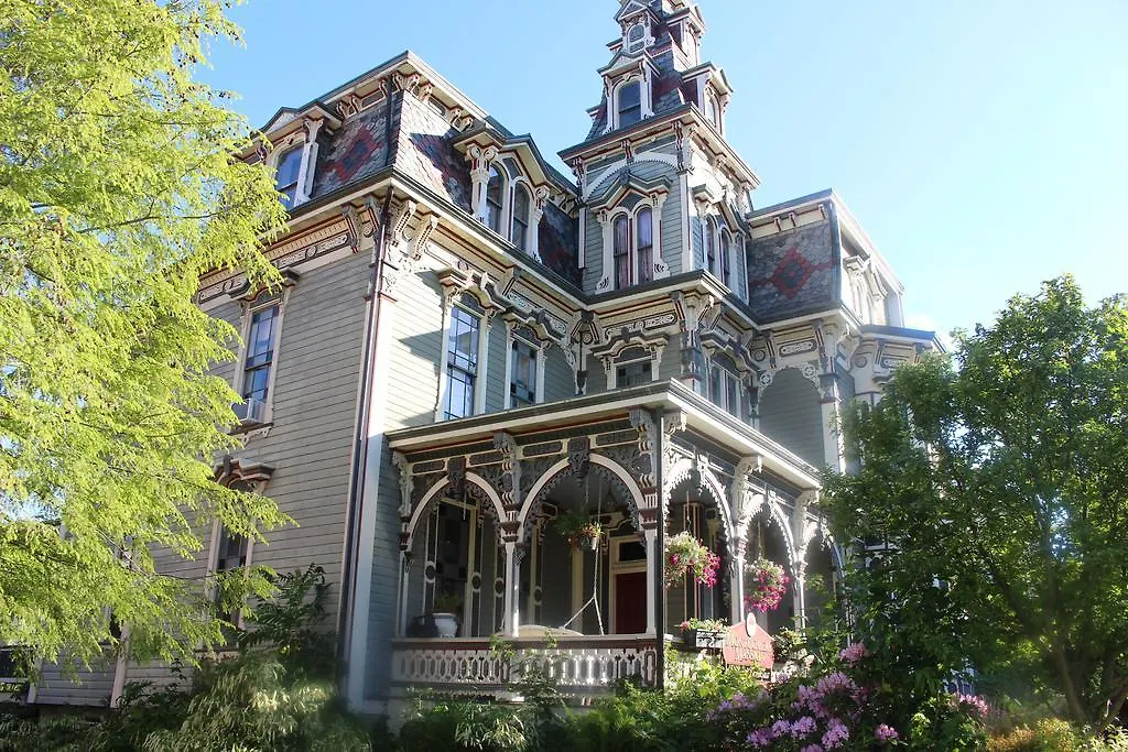 Montgomery Mansion B&B-1